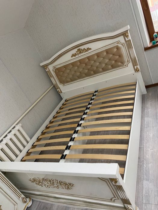 Кровать двуспальная