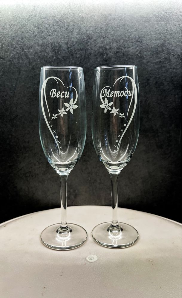 Комплект гравирани сватбени чаши по ваш избор