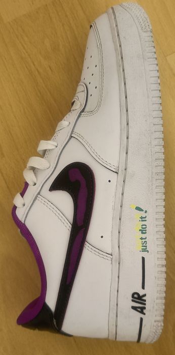 Дамски маратонки NIKE AIR FORCE 1 LV8 (GS)