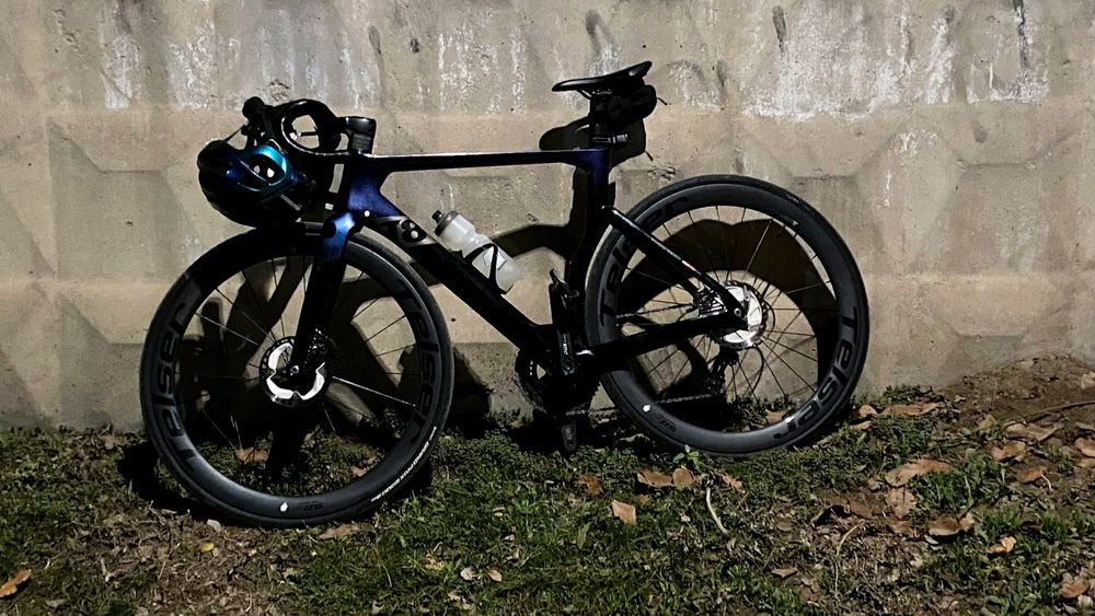 Шоссейный Велосипед  полностью КАРБОНОВЫЙ