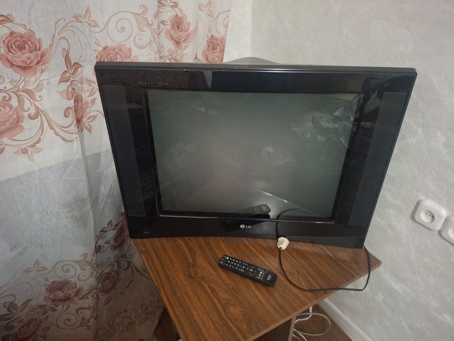 Продам телевизор с пультом