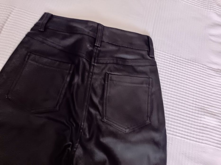 Дамски кожен панталон по тялото