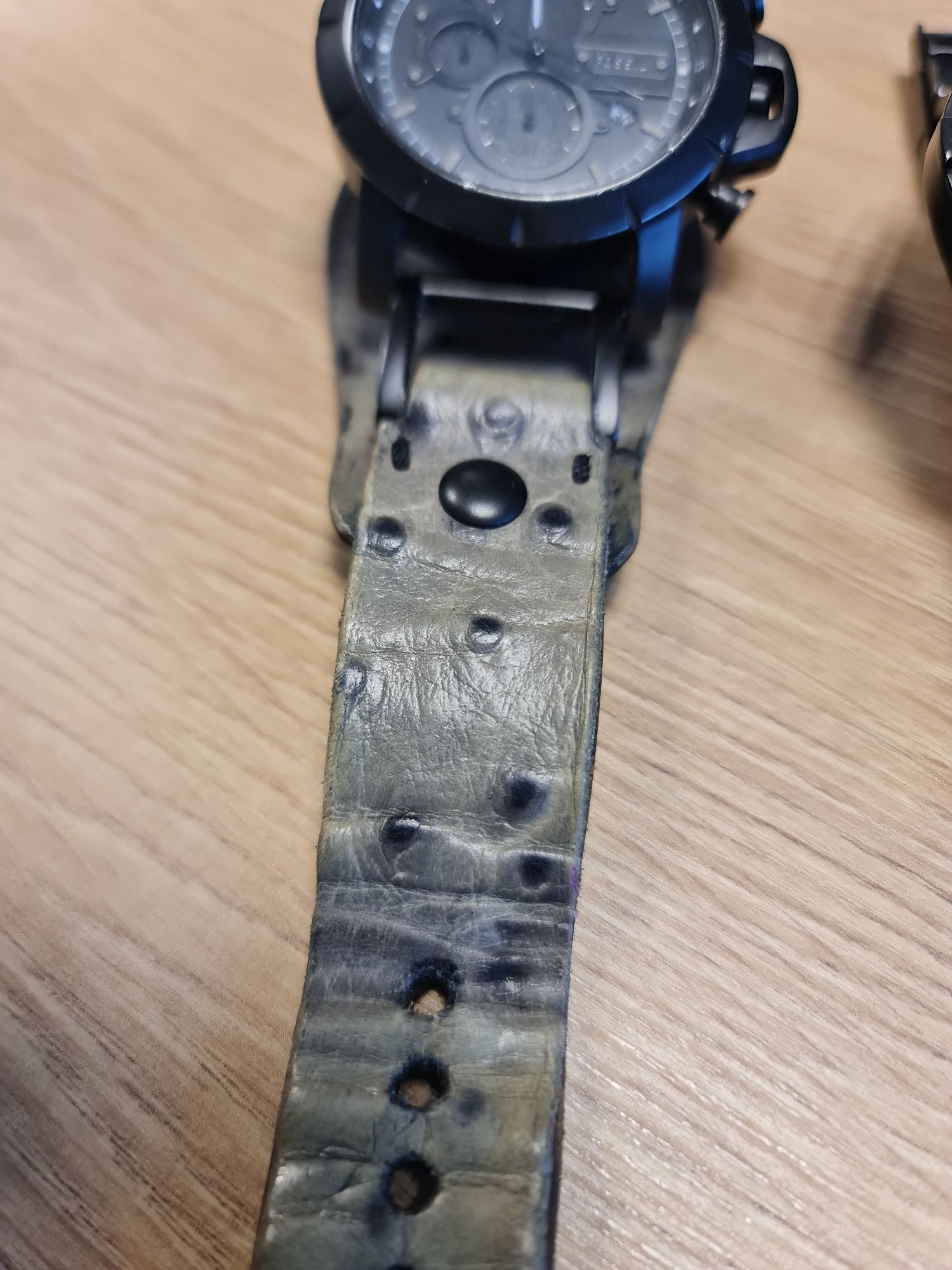 Мъжки часовник Fossil с уникална, ръчно изработена каишка от DS