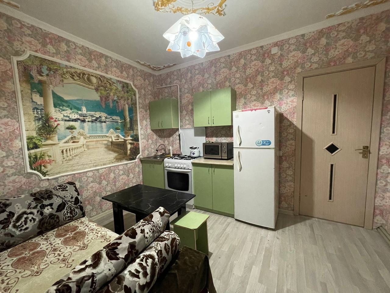 много квартир и дома для гостей Командировычным посуточно 1,2,3,4 комн
