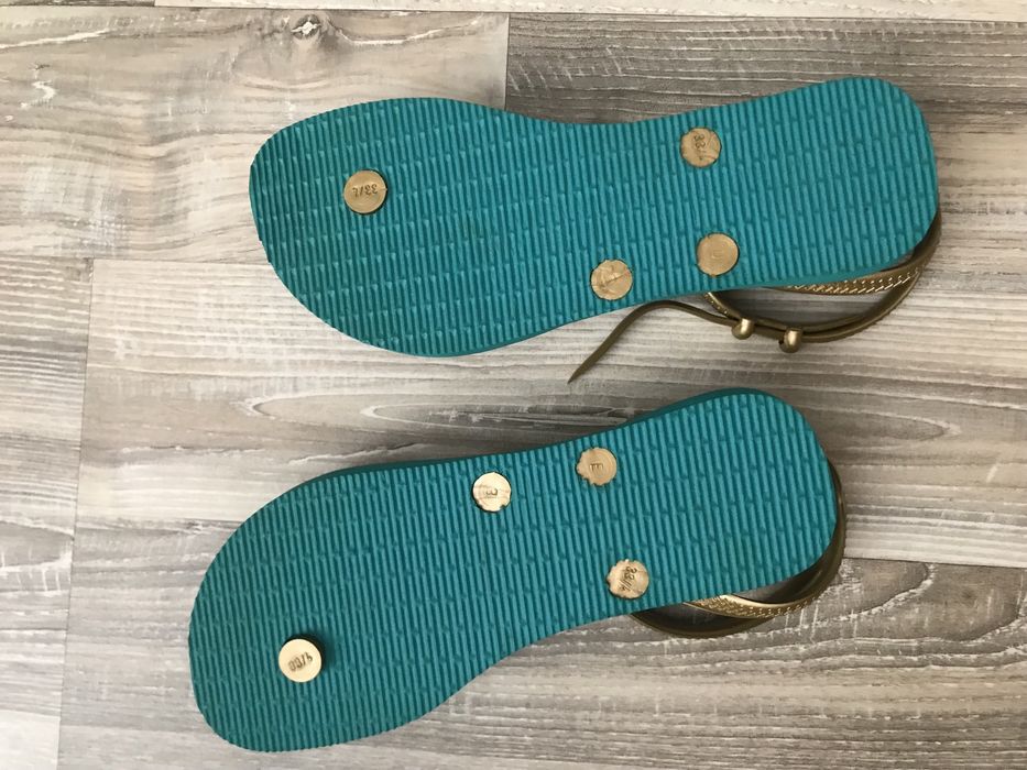 Цветни стилни сандали