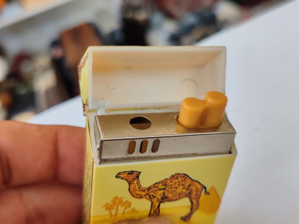 Стара запалка camel