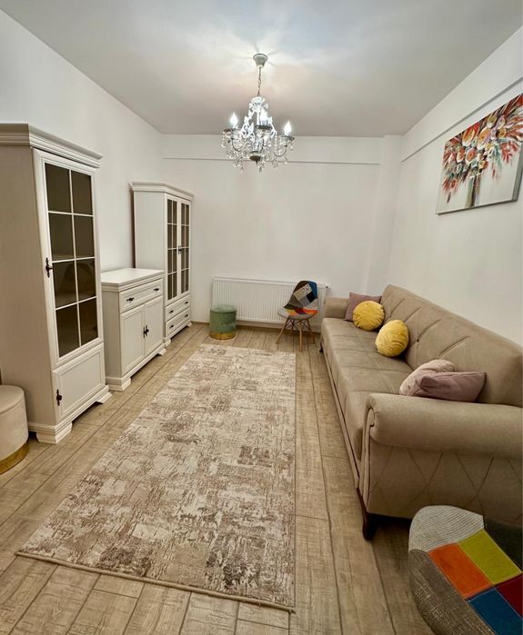 Inchiriez apartament cu 3 camere!