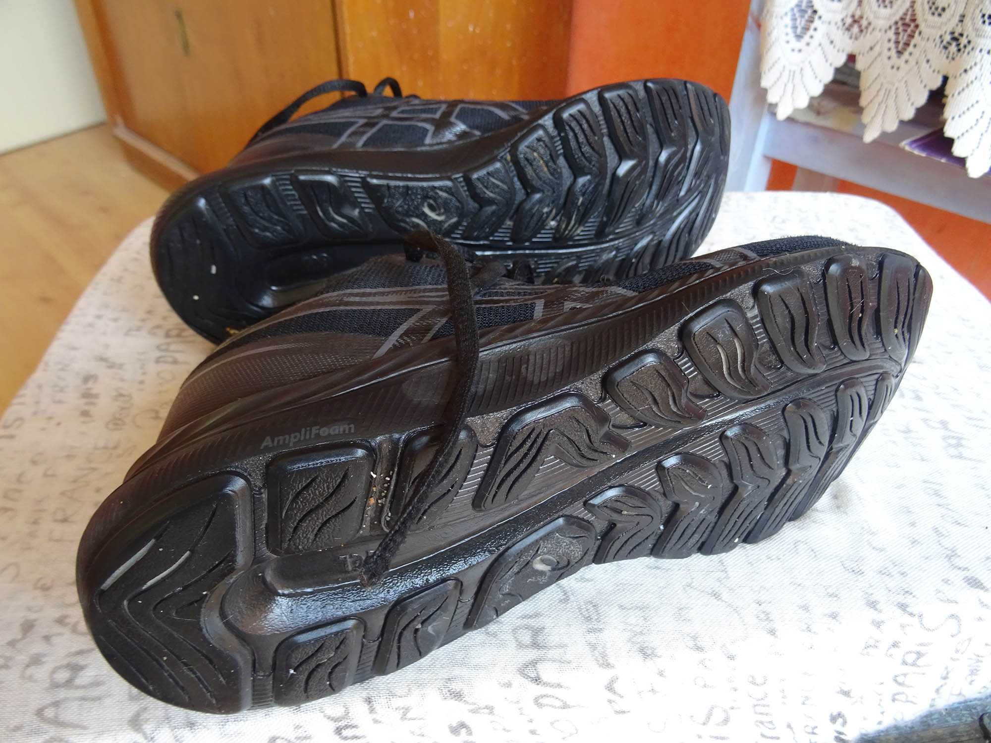 продавам дамски маратонки asics excite 9,номер 37