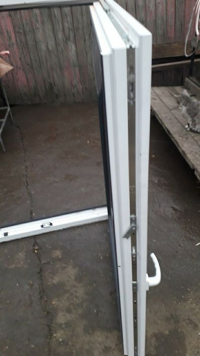 Geam cu trei foi de sticlă