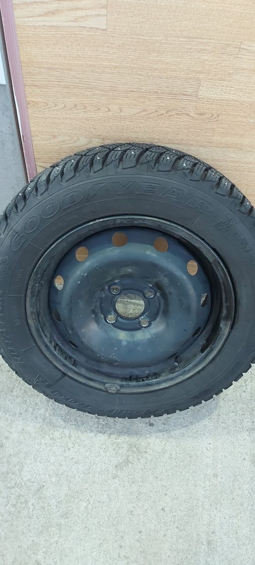 Зимние шины Good Year 185/65 R15