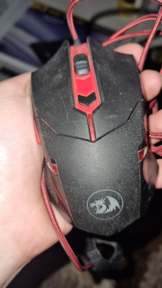 Vând mouse și tastatura red dragon