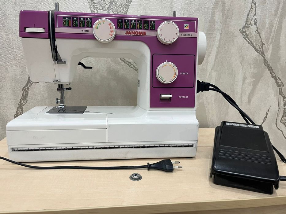 Швейная машина Janome