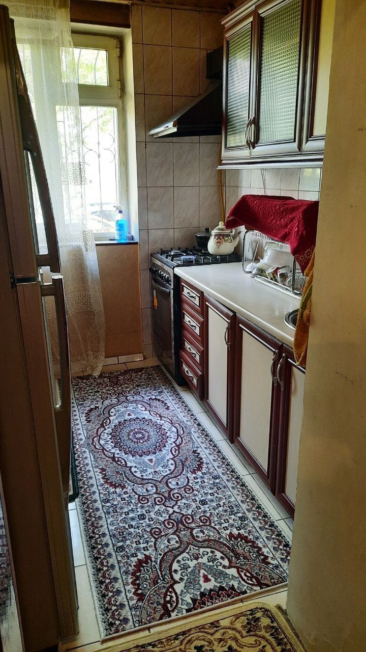 Продам чиланзар 23.  Трёх комнатная.  Балкон 2*6