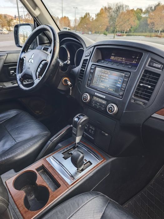 Mitsubishi Pajero Mk4 unic proprietar de nouă