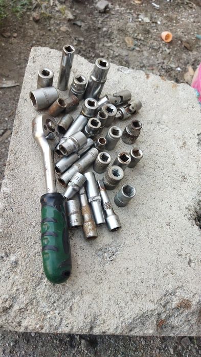 Трищетка головки, балонник, домкрат