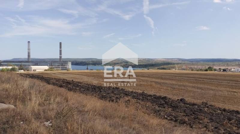 Промишлен парцел в района на село Езерово област Варна