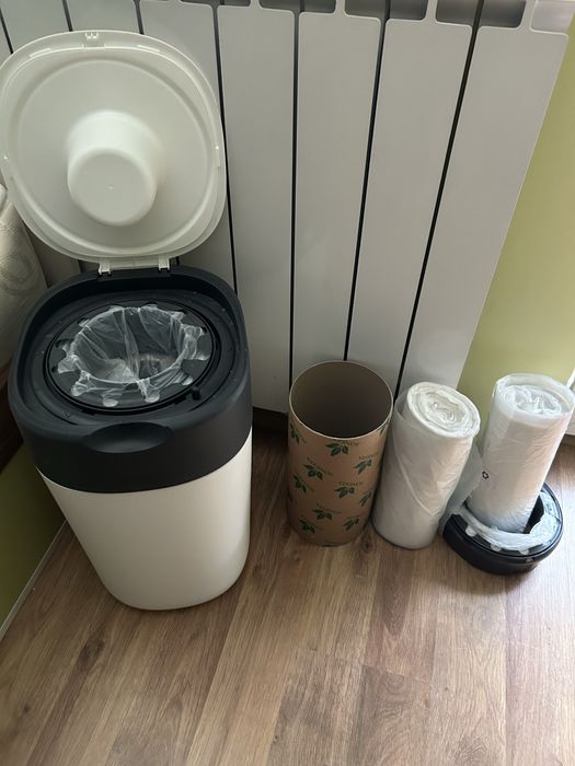 Tommee tippee кош за памперси плюс касети и пълнители