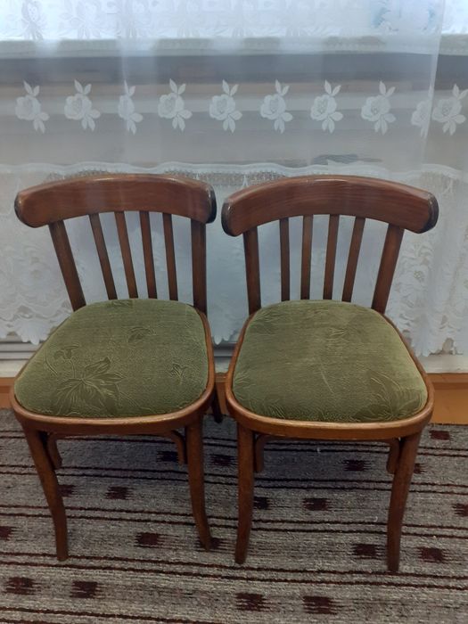 Стулья мягкие венские.