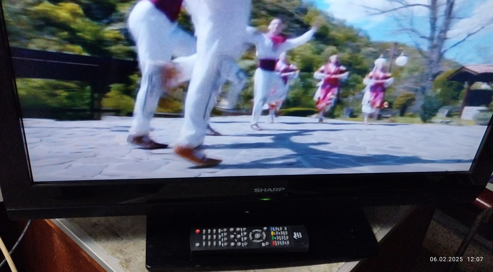 Телевизор SHARP 32"