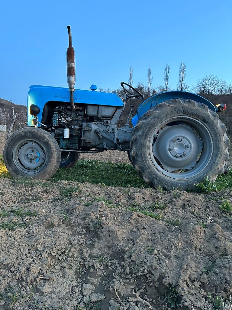 Vând LandiniR 4500 cu carte RAR și ITP