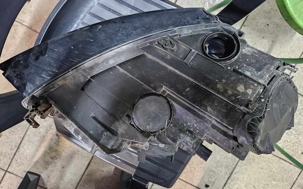 Set faruri originale bixenon audi tt mk2 8J coduri :  8J0941004D 8J094