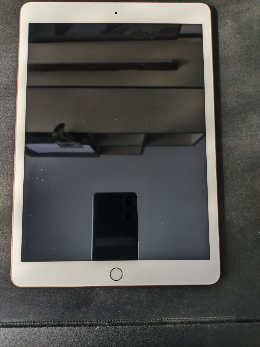 iPad generatia a 7-a (2019)