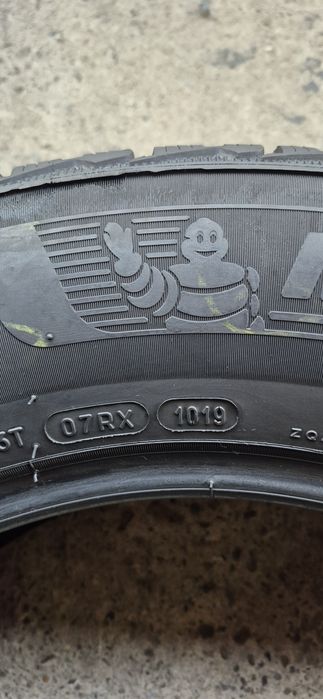 4 anvelope iarna Michelin 225/65/17.Pretul este pe bucata.