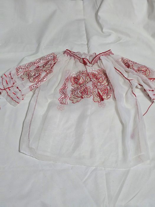 Ie traditionala  foarte frumoasă