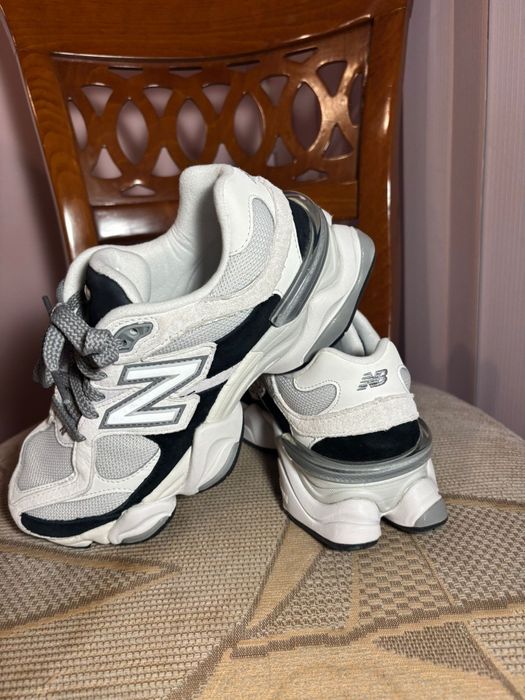 New Balance 9060 
Дамски маратонки