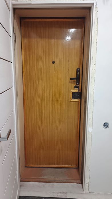 Продам дверь входную стальную