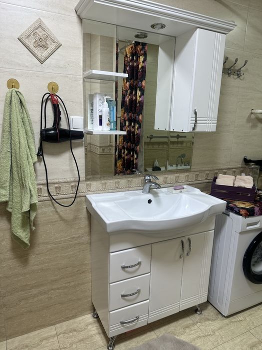 Шкаф с раковиной + смеситель