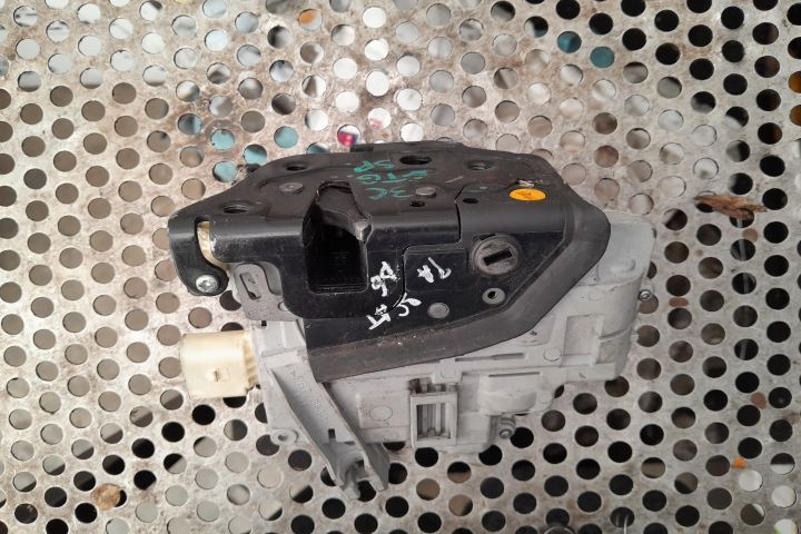 Broasca usa spate stanga 3C4839015A Volkswagen VW Passat B6  [din 200