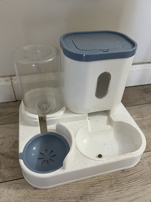 Кормушка для собаки и кошки