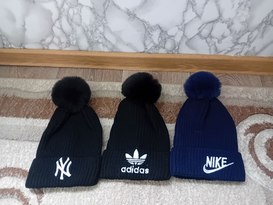 Vând caciuli unisex diferite branduri