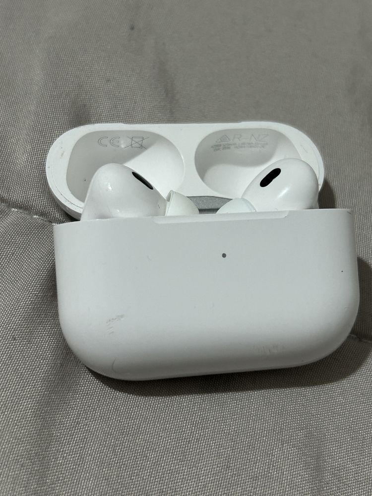 Продавам AirPods pro 2.