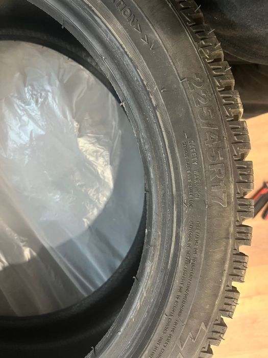 Продам зимние шины R-17 размер 225/45 размер Treangle