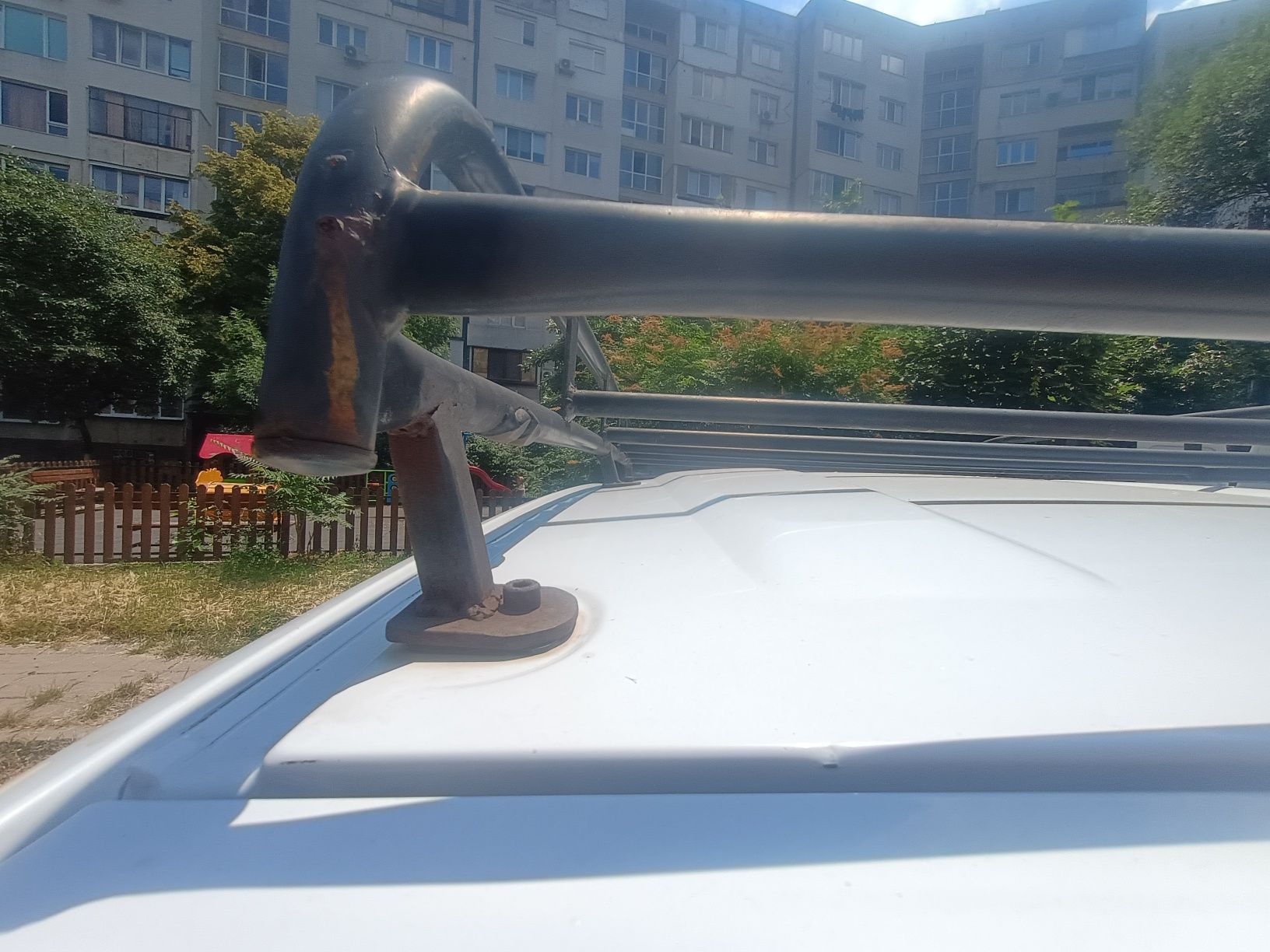 Продавам багажник за Дачия Докер