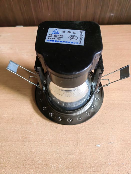 Vând spoturi de tavan noi