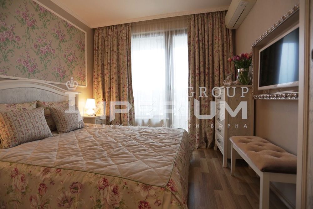 Дава се под наем Двустаен апартамент в Варна, Център - 65 кв.м за 1224 € - Снимка #3