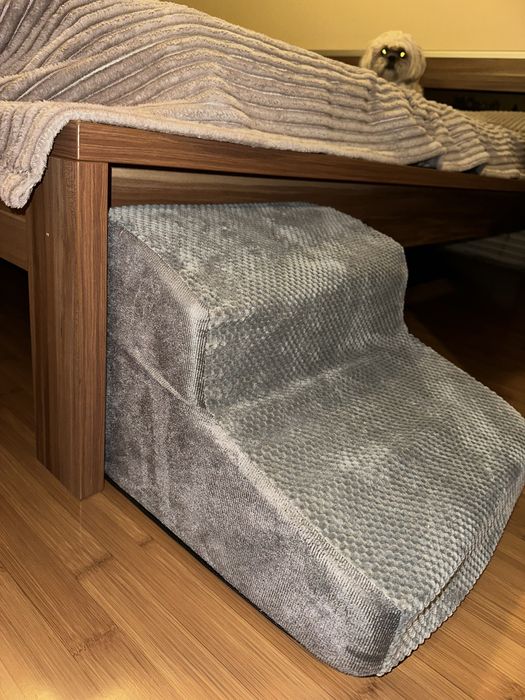 Стълби за куче за креват