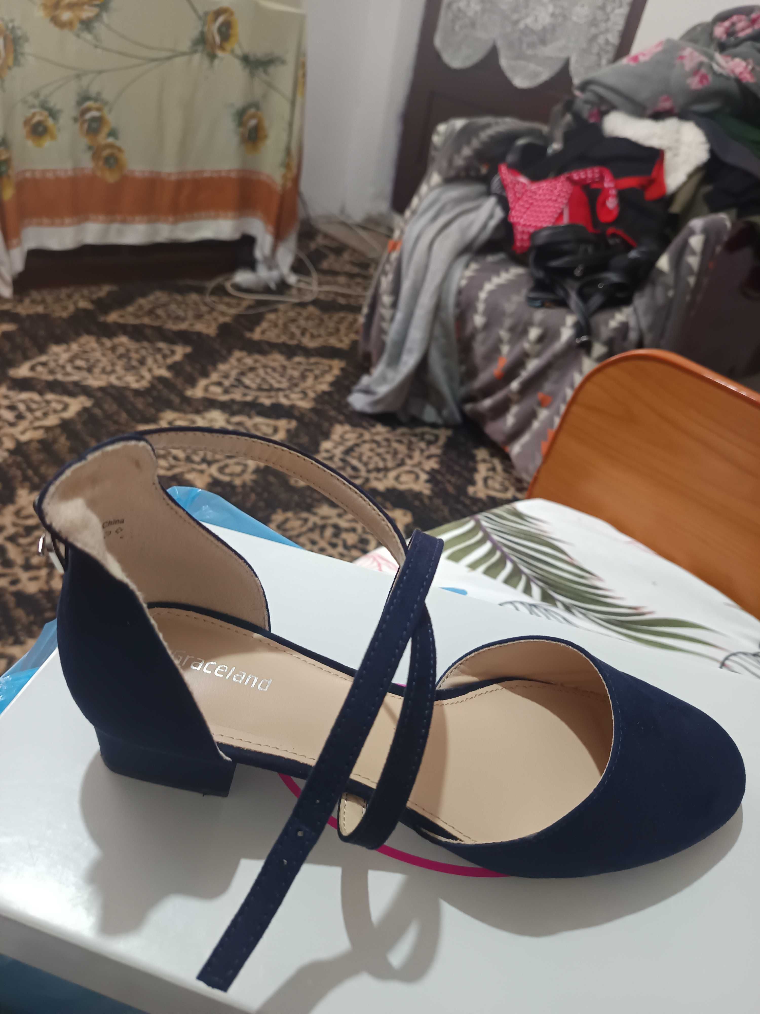 Rochie de mireasa mărimea XL Purtata o singura data.pantof mărimea 38