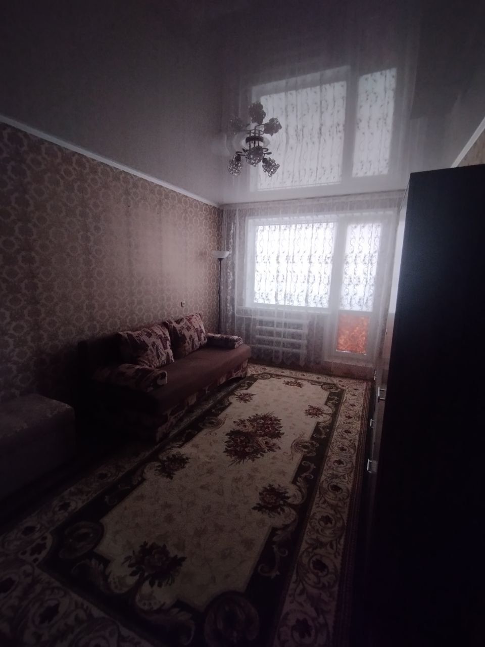 Возьмём на подселение девушку без вредных привычек.