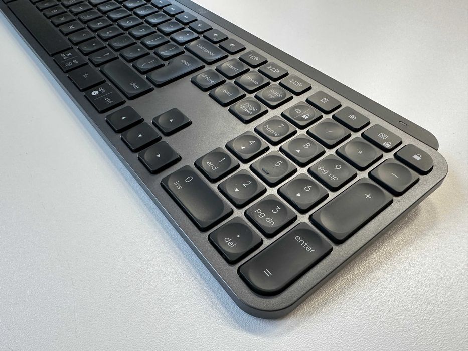 Logitech MX Keys за Windows и MAC безжична клавиатура с подсветка