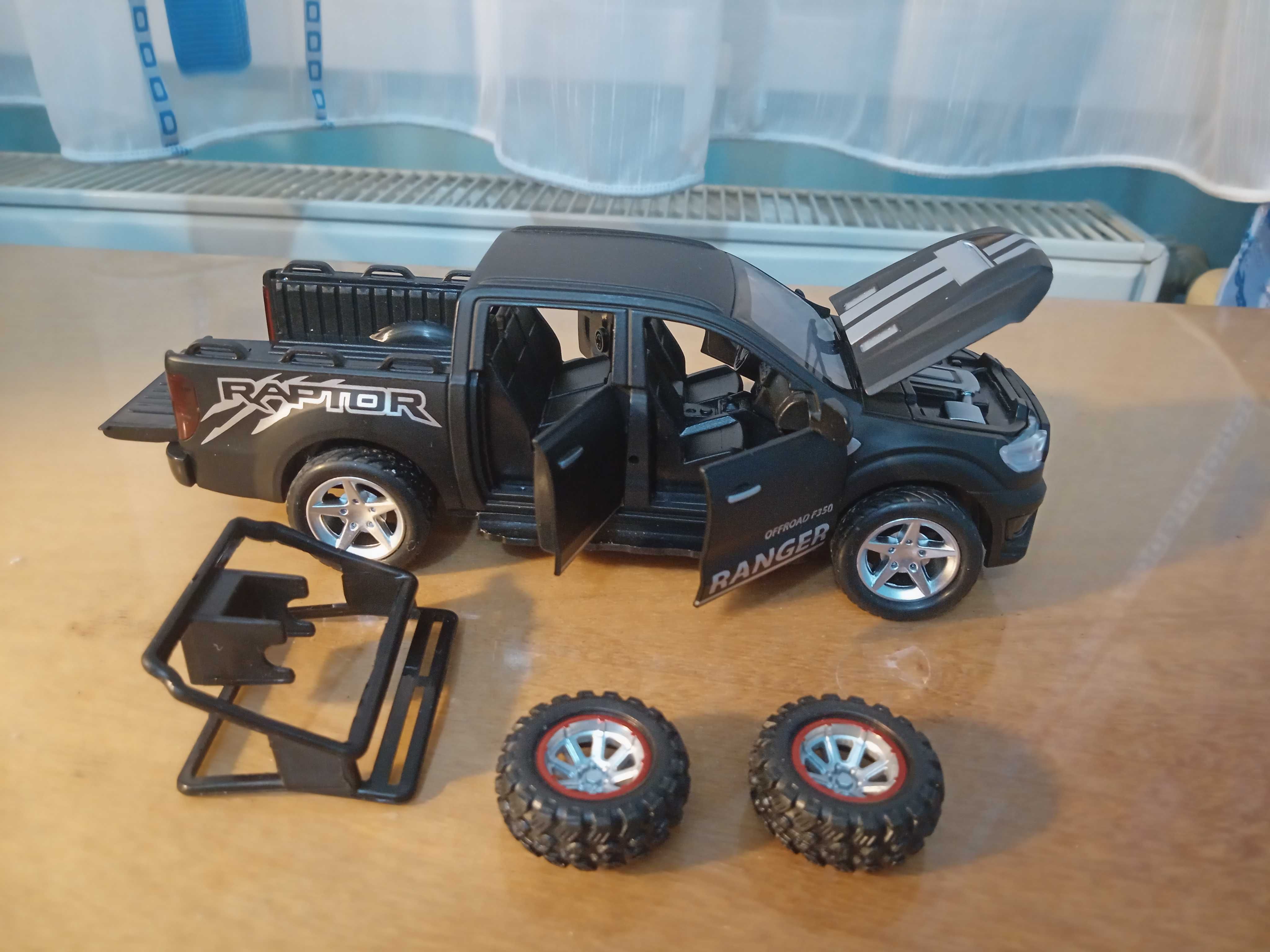 Masinuta metal Ford Raptor F 350 Pickup scara 1:32