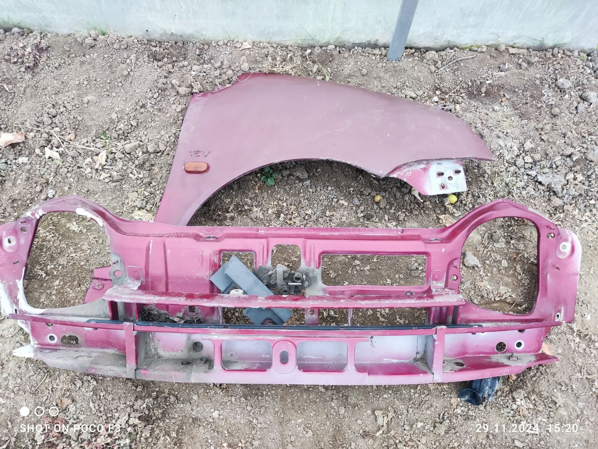 Parbriz, trager și rezervor Renault Twingo 1