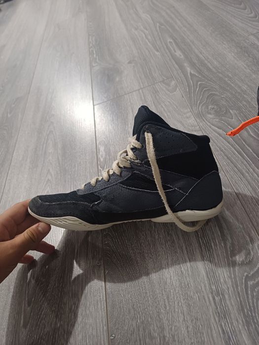 Ghete de lupte asics