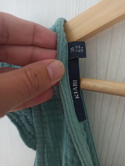 Лятна рокля Kiabi от муселин с ефектен гръб