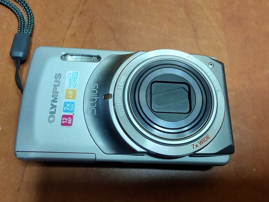 Aparat foto digital Olympus Stylus 7010 12MP complet