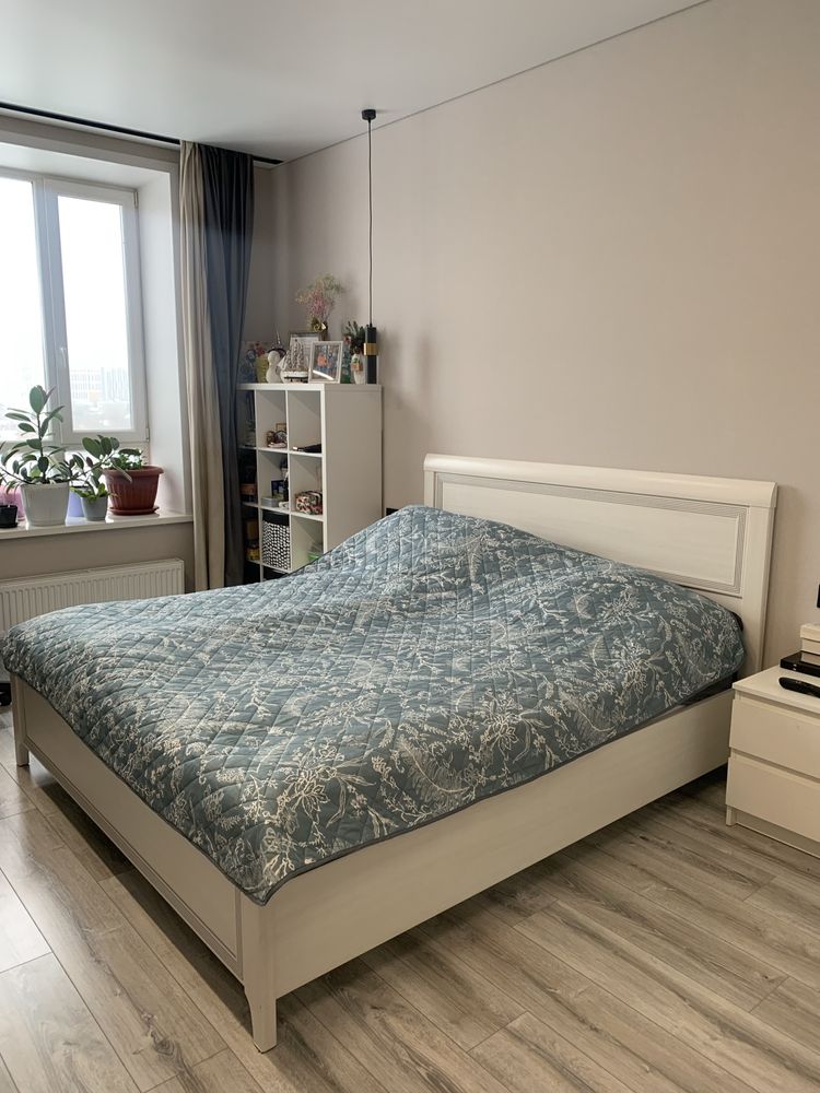 Продам кровать с матрасом.