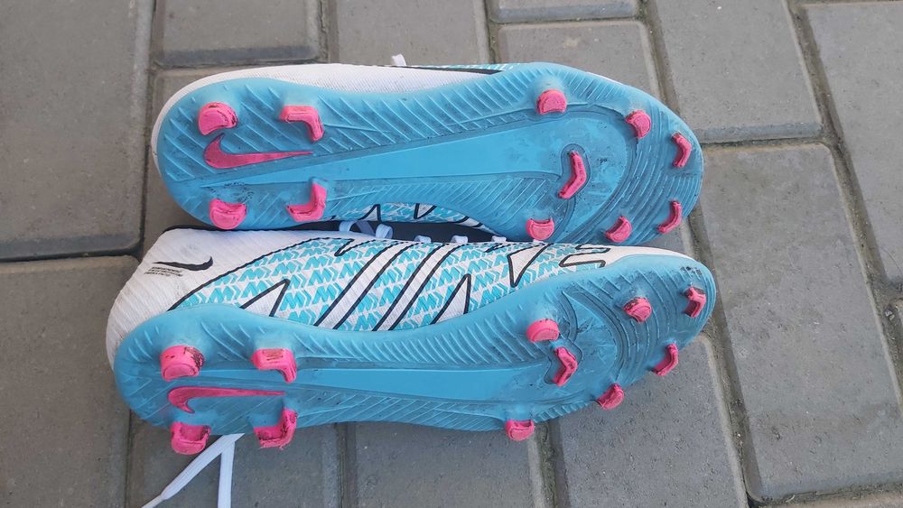 Adidasi fotbal pentru sintetic sau gazon  40.5 40 2/3 , 41, 42